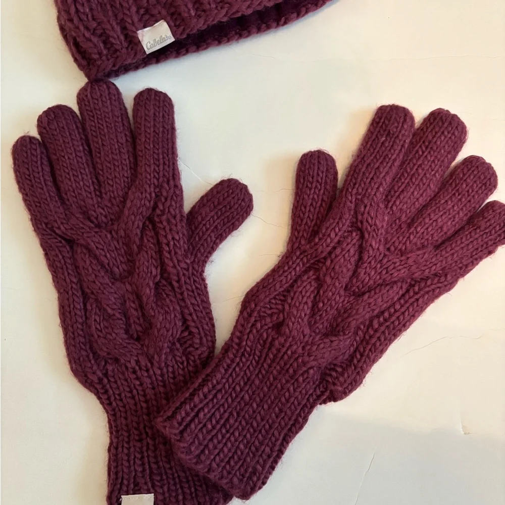 CABELA’S Cranberry Knitted Hat and Gloves Set